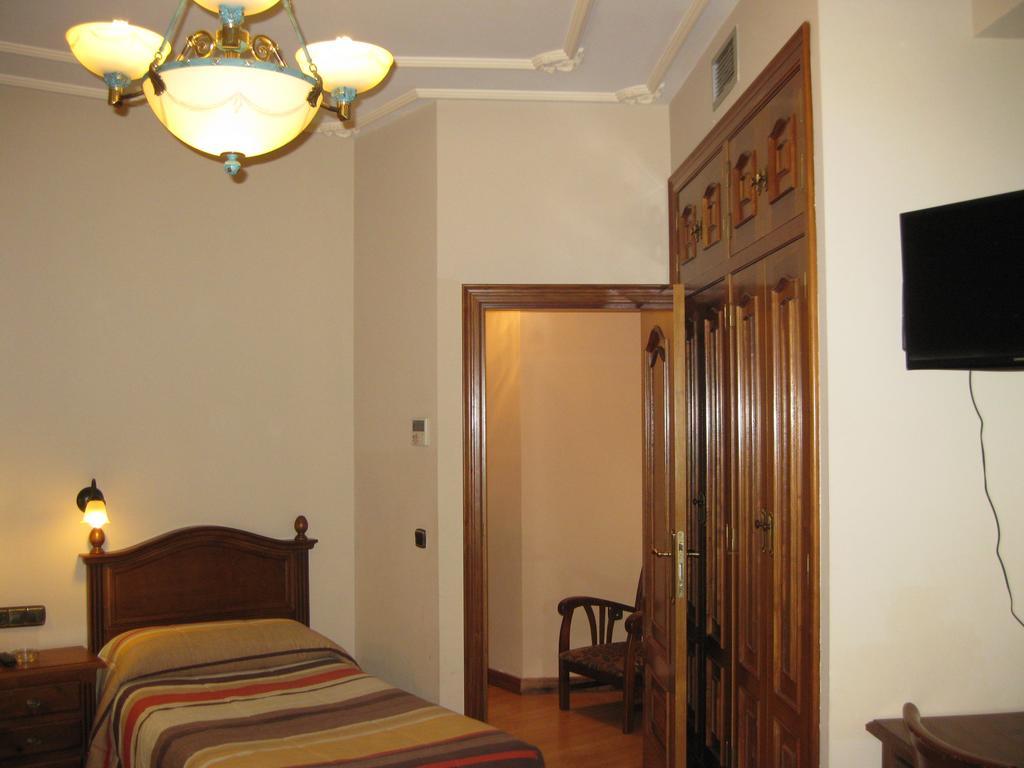 Hostal Granada Salamanca Room photo